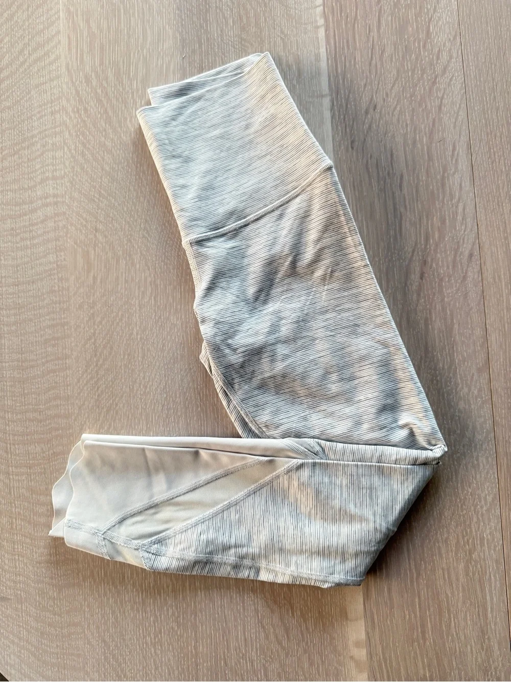 Lululemon Wunder Under Crop II Hi-Rise Scallop 24” Leggings, White/Grey Size 6